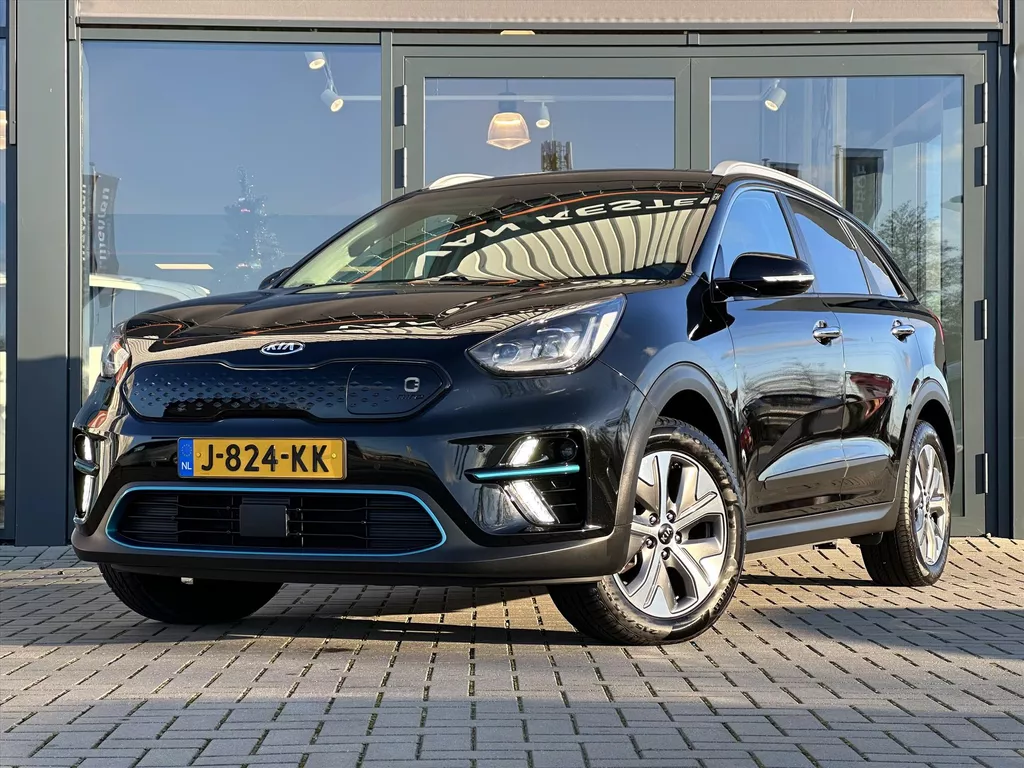 Kia e-Niro Elektrisch 204pk ExecutiveLine 3-fase | Trekh. | SOH 100% | Leer | Stoel + Stuurverw. | Cam. | LED | NL Auto |