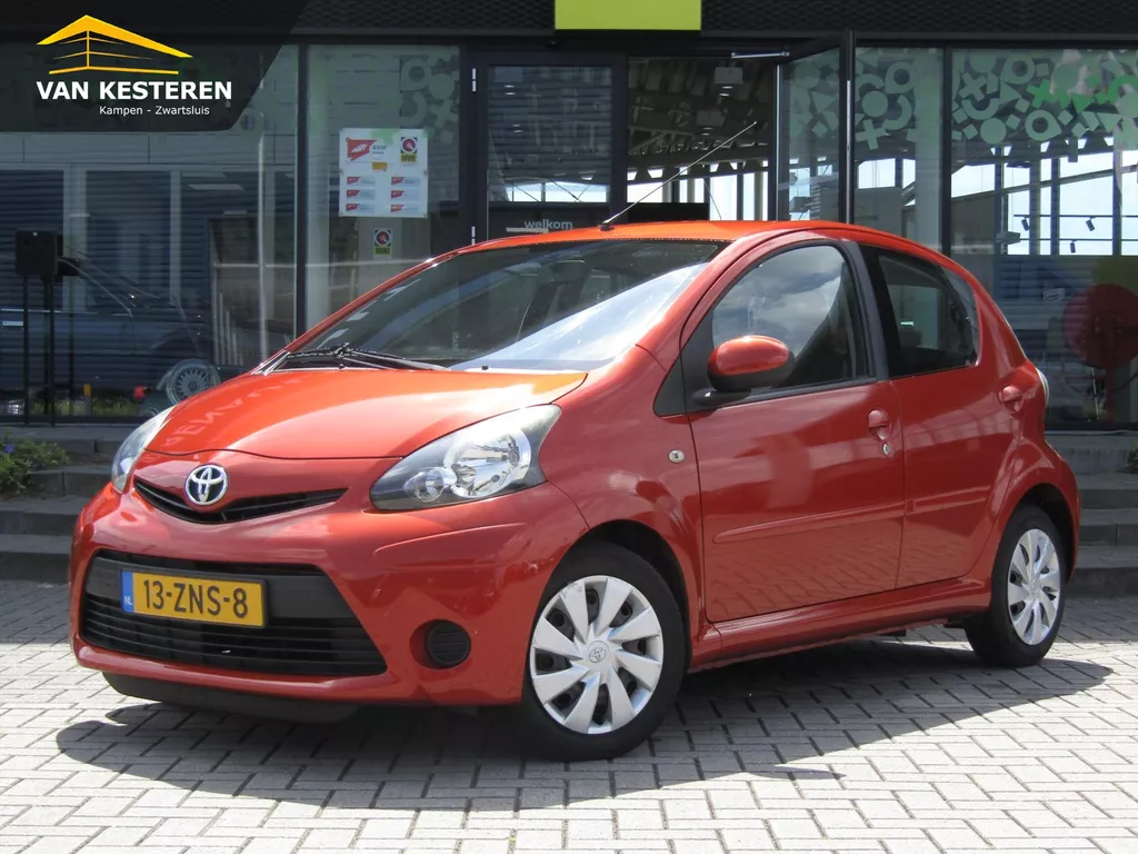 TOYOTA Aygo 1.0 VVT-i 5D Comfort Orange