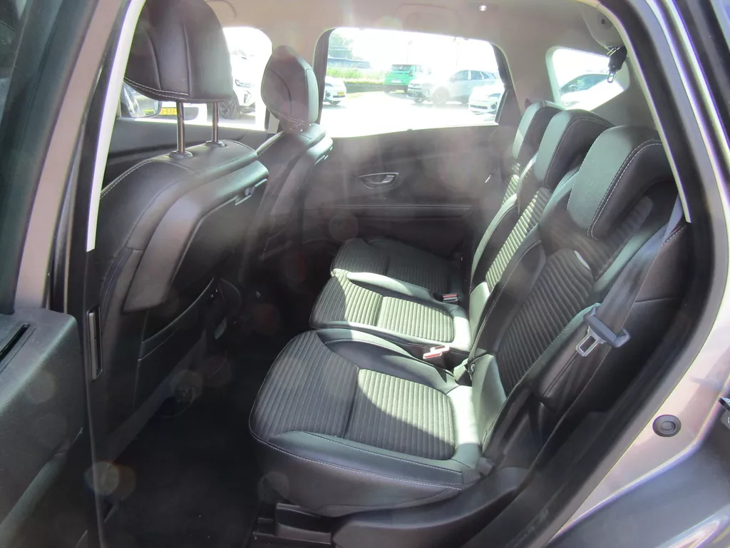 Renault Scénic 1.2 TCe 130pk Intens / Trekhaak / Navigatie / Camera / Blindspot Renault Scénic 1.2 TCe 130pk Intens / Trekhaak / Navigatie / Camera / Blindspot