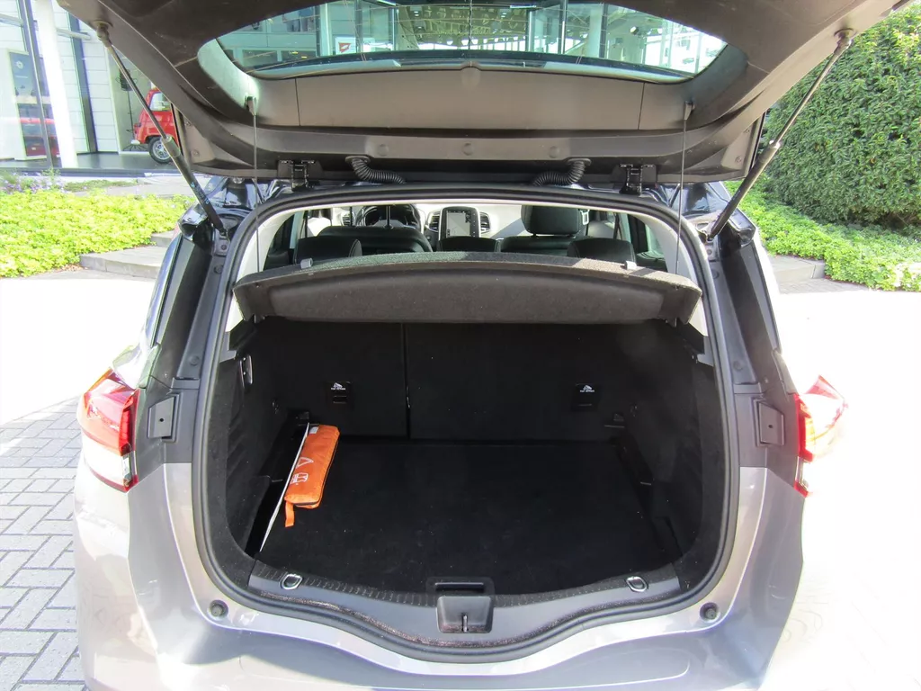 Renault Scénic 1.2 TCe 130pk Intens / Trekhaak / Navigatie / Camera / Blindspot Renault Scénic 1.2 TCe 130pk Intens / Trekhaak / Navigatie / Camera / Blindspot