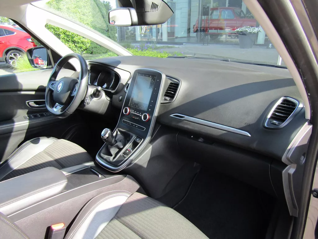 Renault Scénic 1.2 TCe 130pk Intens / Trekhaak / Navigatie / Camera / Blindspot Renault Scénic 1.2 TCe 130pk Intens / Trekhaak / Navigatie / Camera / Blindspot