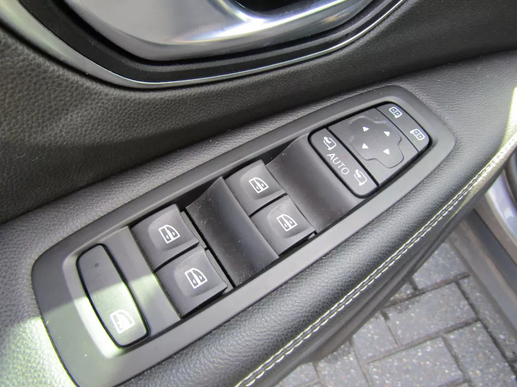 Renault Scénic 1.2 TCe 130pk Intens / Trekhaak / Navigatie / Camera / Blindspot Renault Scénic 1.2 TCe 130pk Intens / Trekhaak / Navigatie / Camera / Blindspot