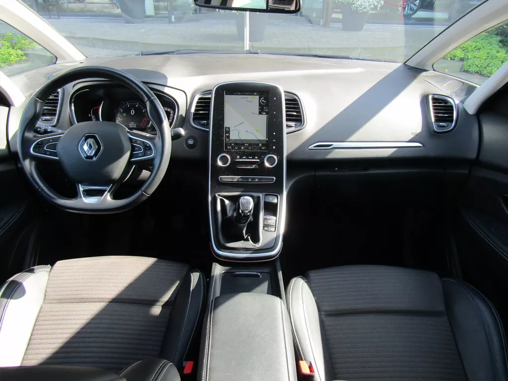 Renault Scénic 1.2 TCe 130pk Intens / Trekhaak / Navigatie / Camera / Blindspot Renault Scénic 1.2 TCe 130pk Intens / Trekhaak / Navigatie / Camera / Blindspot