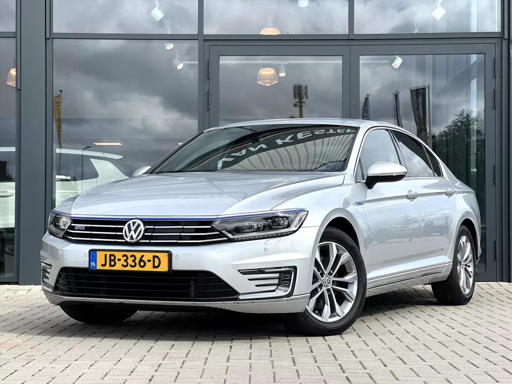 Volkswagen Passat 1.4 TSI PHEV 218pk GTE Highline | Afn. Trekh. | Nav. | Cam. | Stoelverw. | HUD | Carplay | Keyless | Alcantara-Leer |