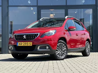 PEUGEOT 2008 1.2 Blue Lion 110pk Trekh. | Pano | Nav. | All-Seasonbanden | Armsteun | NL Auto |