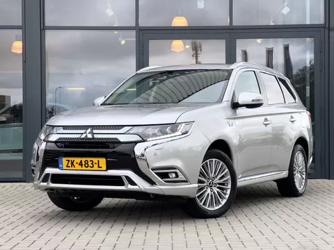 Mitsubishi Outlander 2.4 DOHC PHEV 240pk 4WD Intense+ | Trekhaak | Schuifdak | Cam. | Stoelverw. | 1e Eig. | NL Auto |