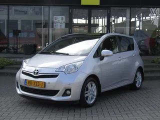 TOYOTA Verso-S 1.3 VVT-i Dynamic / Trekhaak / Navigatie / Camera / Panoramadak / Cruise-Control / dealer O.H